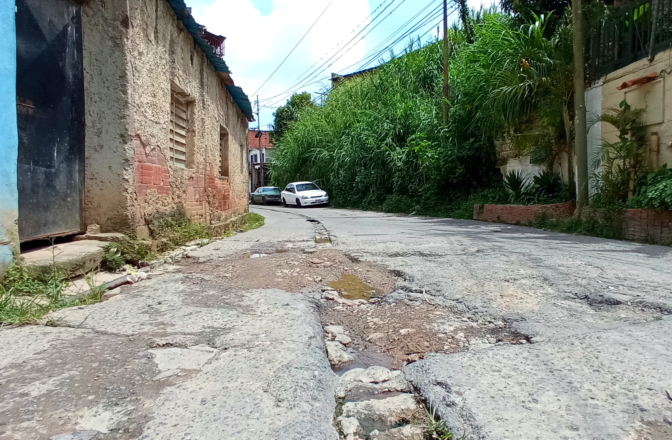 <strong>La vía de El Castaño sigue destrozada</strong>