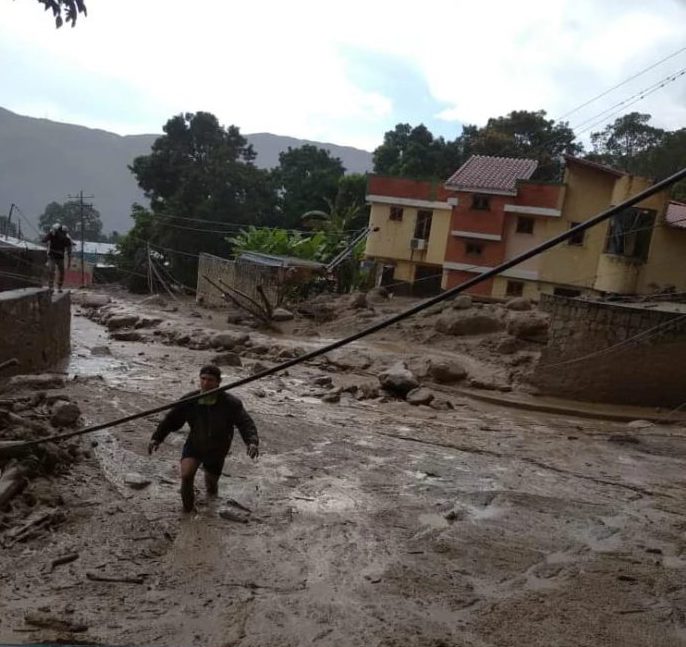 Emergencia en Maracay tras desbordamiento de río