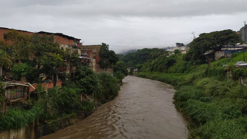 Hallaron cadáver de mujer que fue arrastrada por quebrada