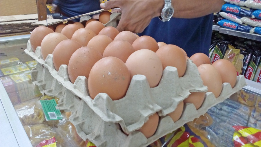 Ofertan el cartón de huevo en Bs. 40