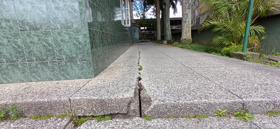 Temen derrumbe de muro de gavión en La Cima