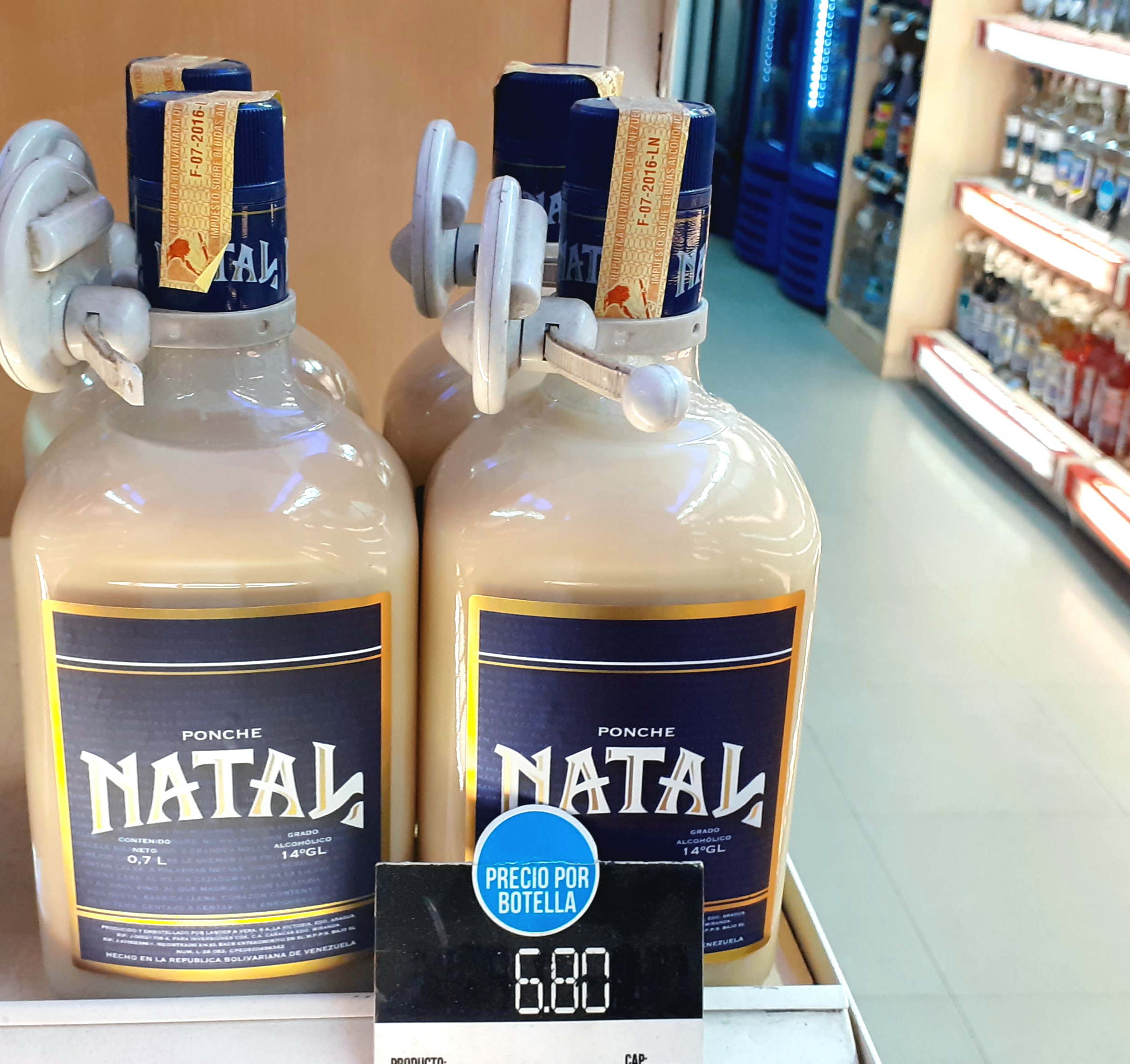 Una botella de ponche crema está entre $6 y $11