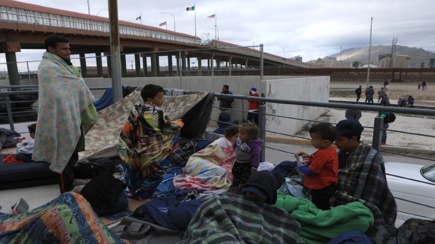 Venezolanos viven en la calle en México tras nueva política migratoria de EEUU