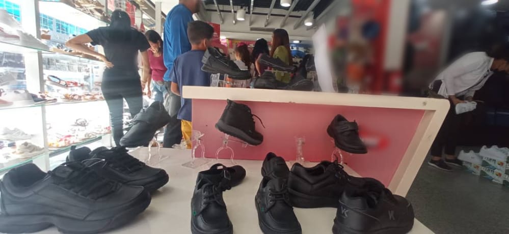 <strong>Repuntan ventas de zapatos escolares</strong>