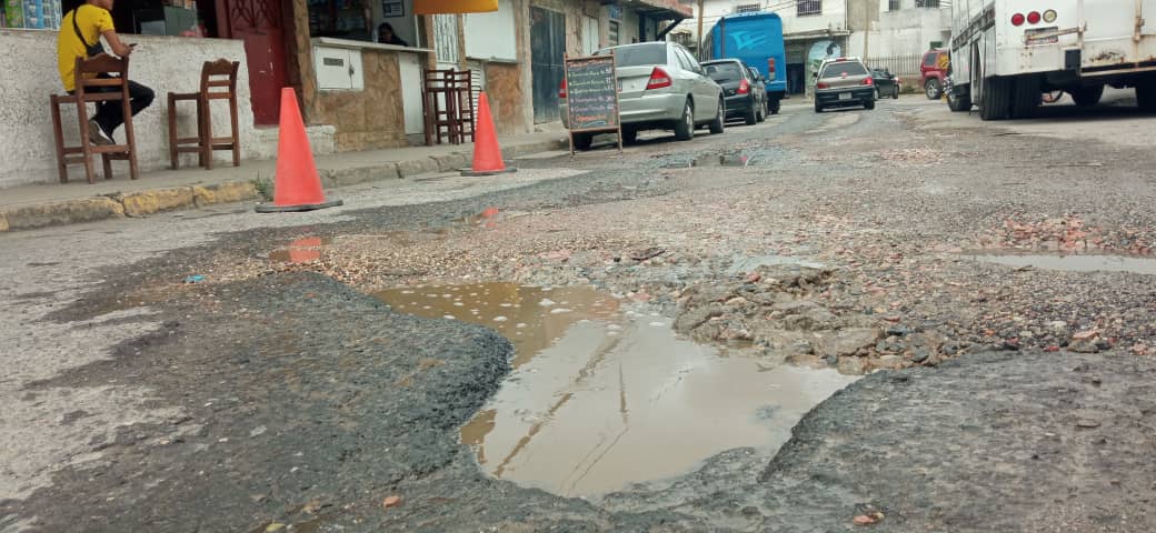 “Tratamos de reparar la calle, pero el daño es muy grande”