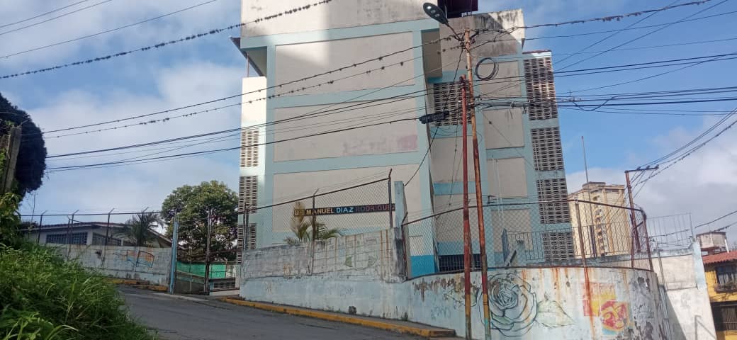 Suspenden clases por Covid-19 en Manuel Díaz Rodríguez