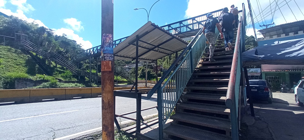 Avanza deterioro <strong>de pasarela en el kilómetro 18</strong>