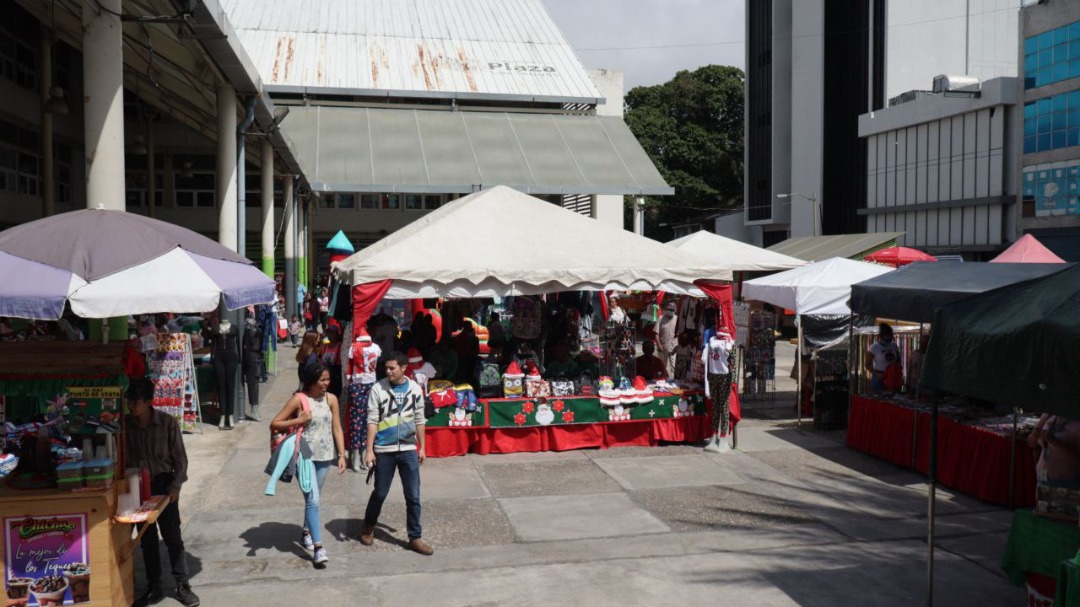 72 concesionarios y 11 emprendedores en feria del Plaza