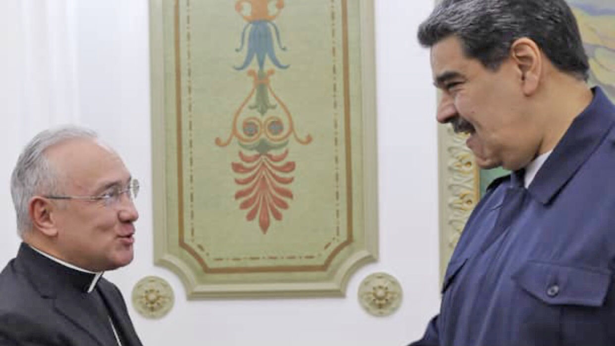Maduro recibe a representantes del Vaticano en Miraflores