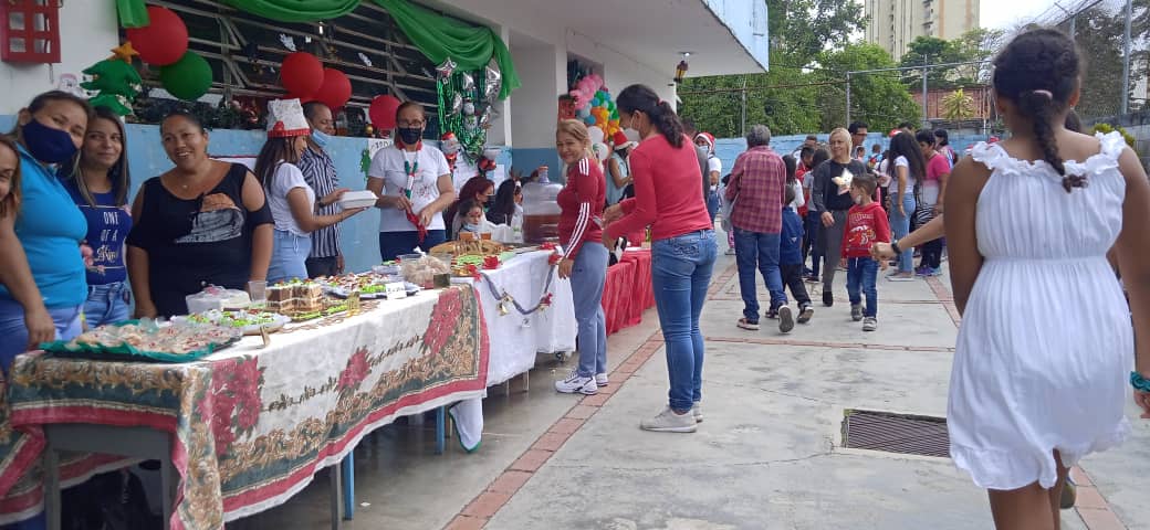 Con bazar navideño buscan reparar infraestructura del Francisco Espejo