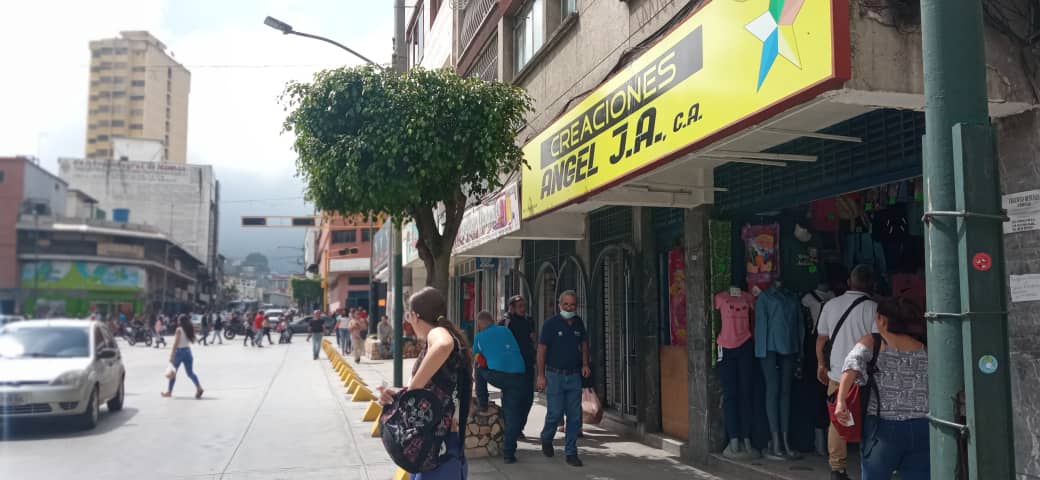 Pocas tiendas trajeron mercancía navideña