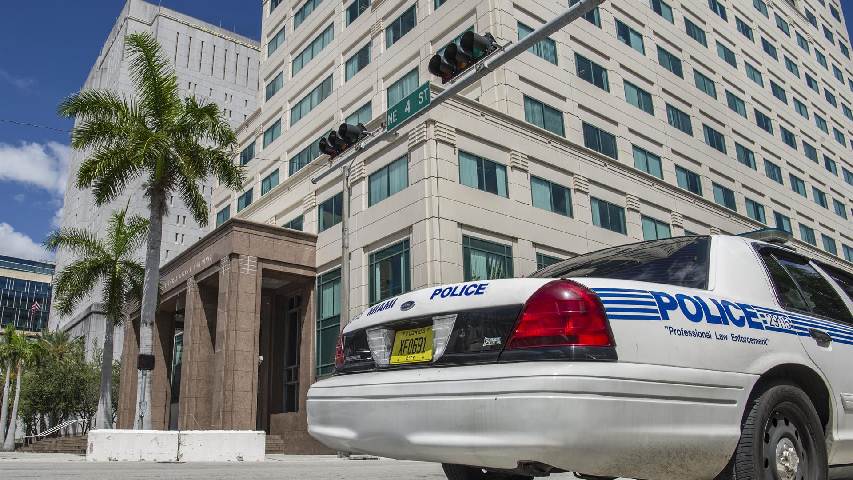 Enmascarado mató a una mujer delante de dos niños