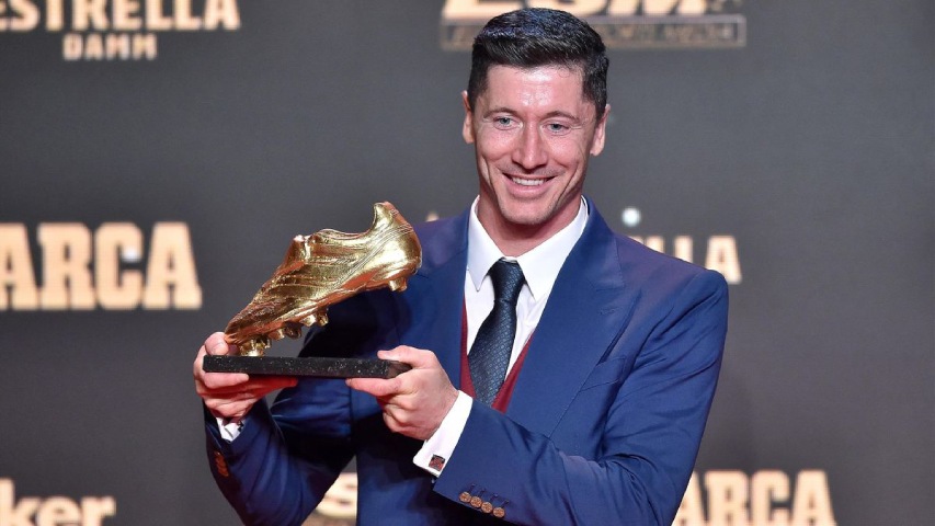 <strong>Lewandowski recibió la Bota de Oro</strong>