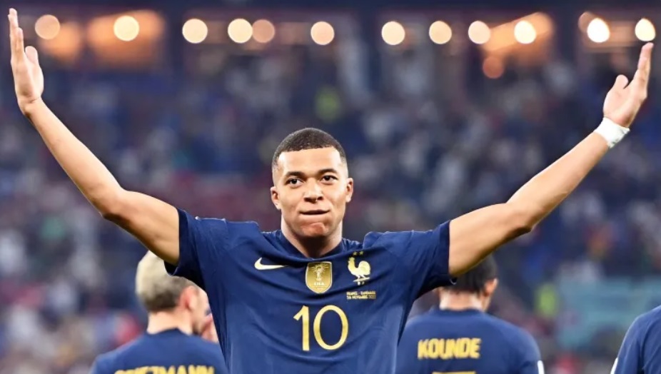 Mbappé sella el pase a octavos de Francia