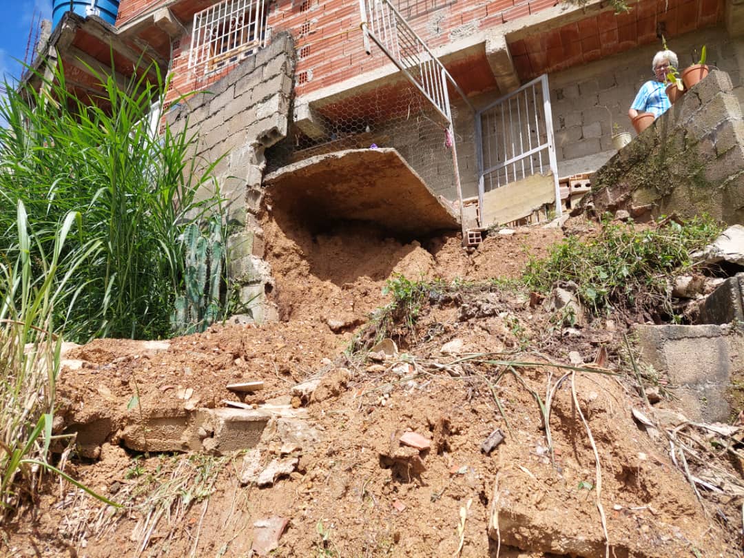11 viviendas en alto riesgo en Carrizal