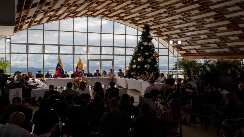 Diálogo colombiano busca <strong>resolver el conflicto en la frontera</strong>