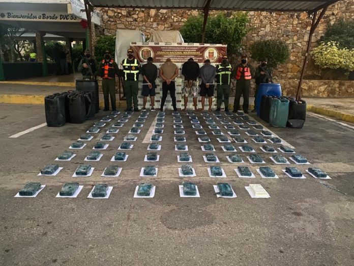 Hallan 100 kilos de cocaína <strong>en una pequeña embarcación</strong>