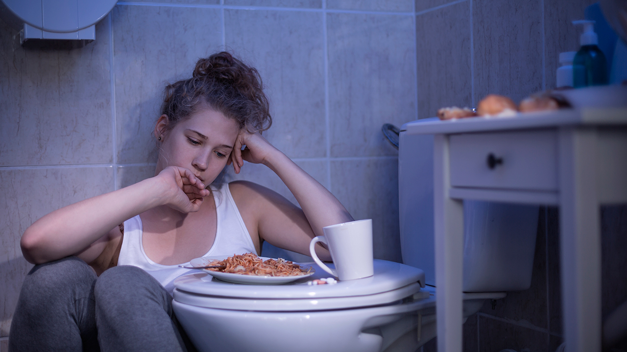 Personas bulímicas pueden llegar <strong>a comer entre 3.000 y 7.000 calorías</strong>