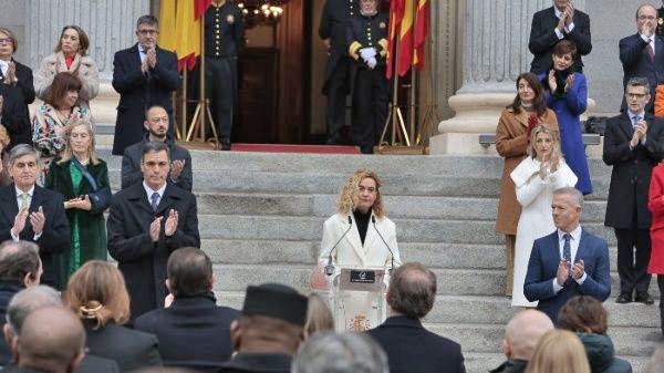 Constitucional detiene tramitación parlamentaria en España