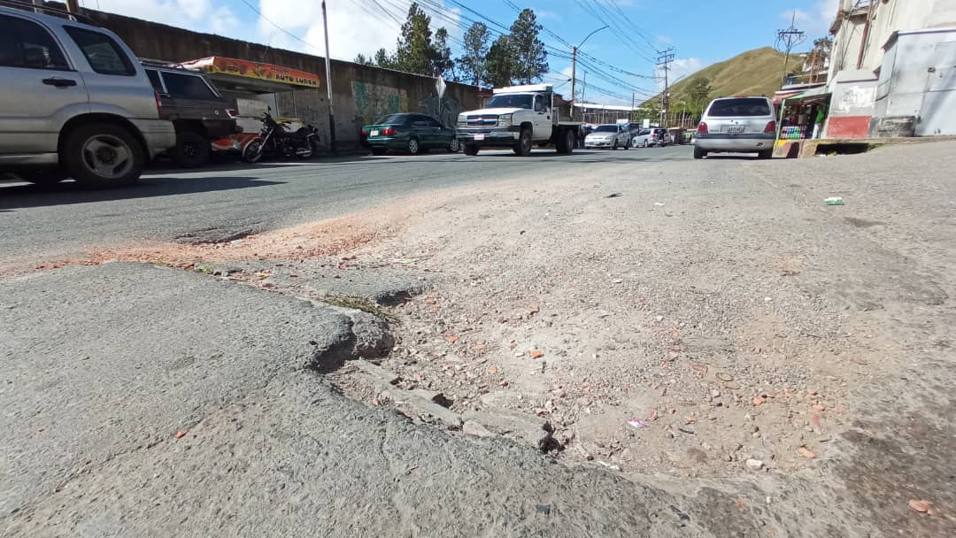 <strong>Hundimiento en la vía a San Pedro preocupa a conductores</strong>