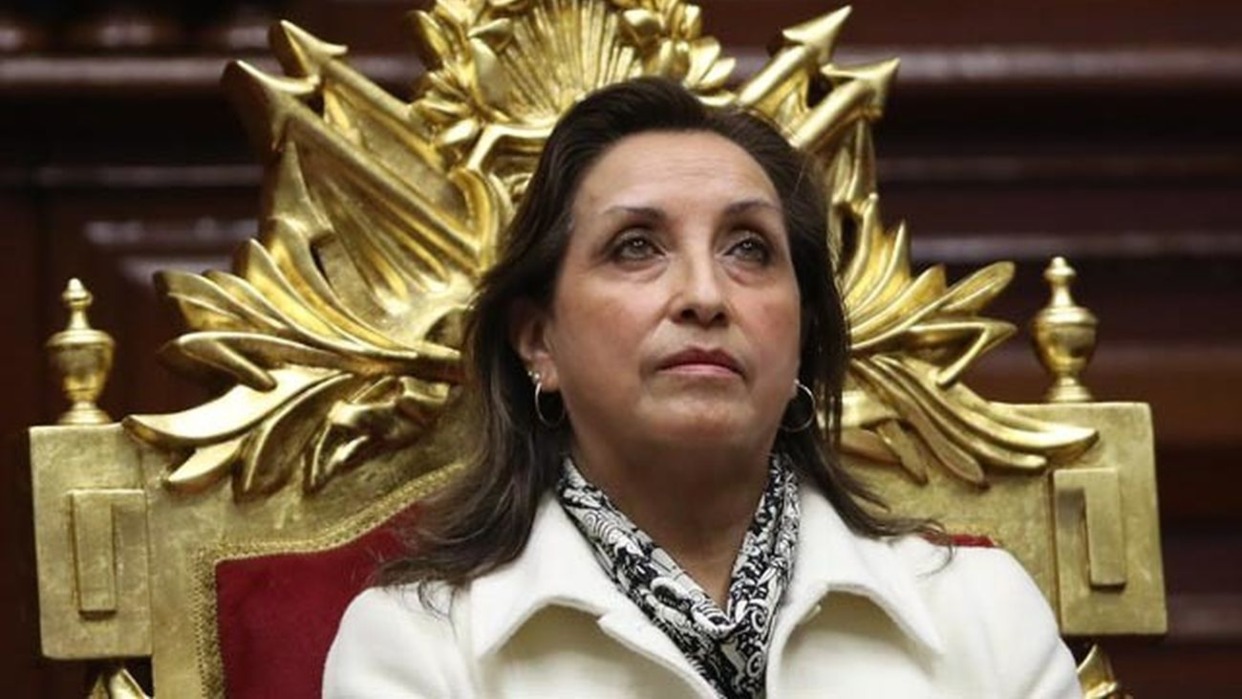 Boluarte evalúa acortar plazos para adelantar elecciones en Perú