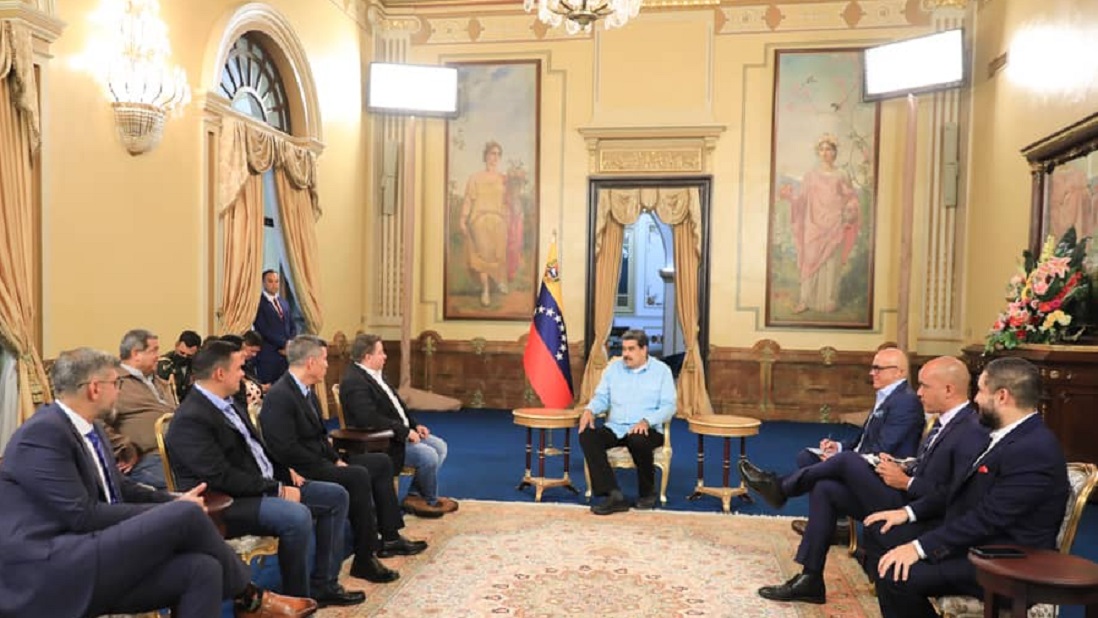 Presidente Nicolás Maduro se reúne con dirigentes del partido opositor Fuerza Vecinal