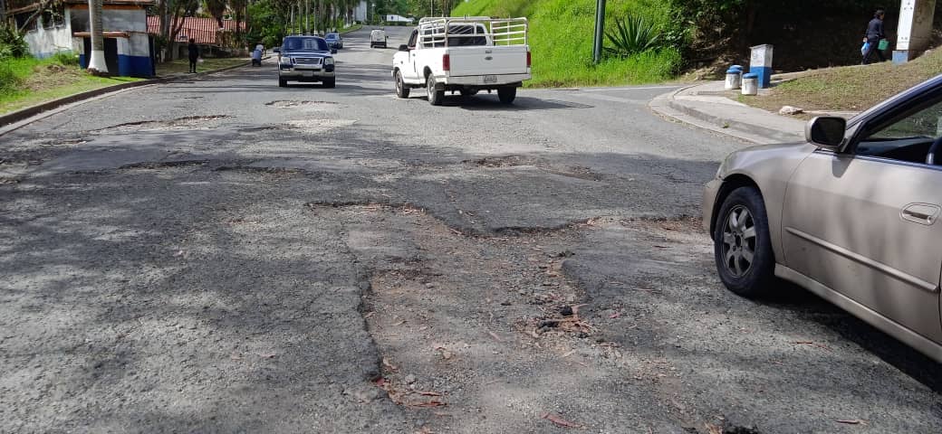 <strong>Múltiples huecos afectan carreteras en La Quinta</strong>