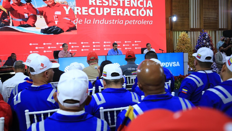 Ejecutivo llama a los trabajadores petroleros a impulsar la potencia gasífera