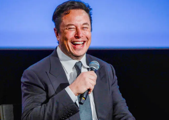 Musk debe renunciar a Twitter según, la consulta que convocó