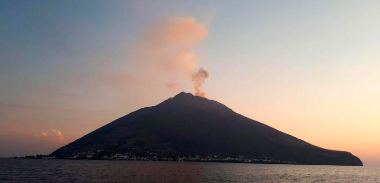 Nueva erupción del volcán de Stromboli despierta temor