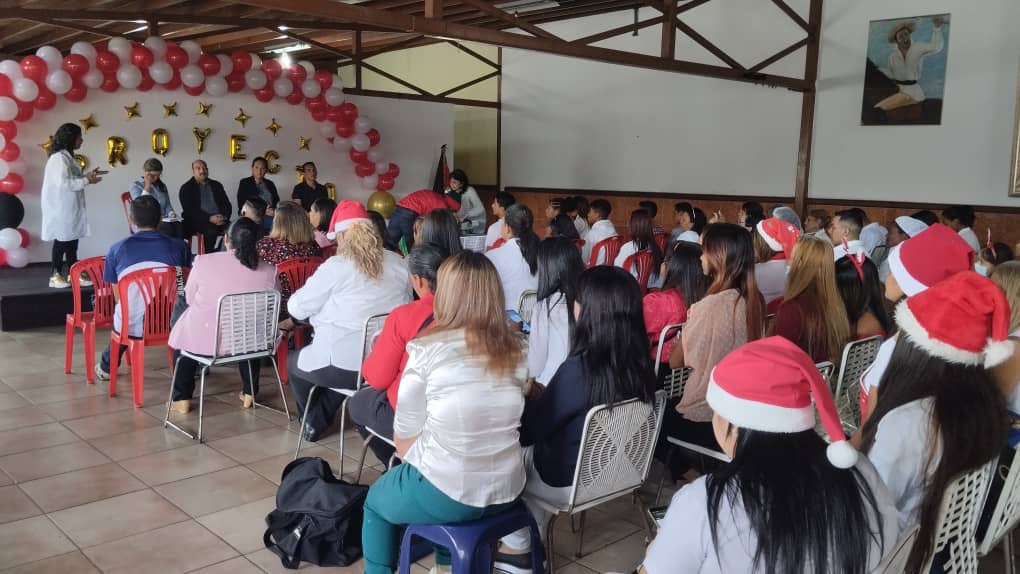 <strong>Realizan entrega de certificados a 70 emprendedores en Guaicaipuro</strong>