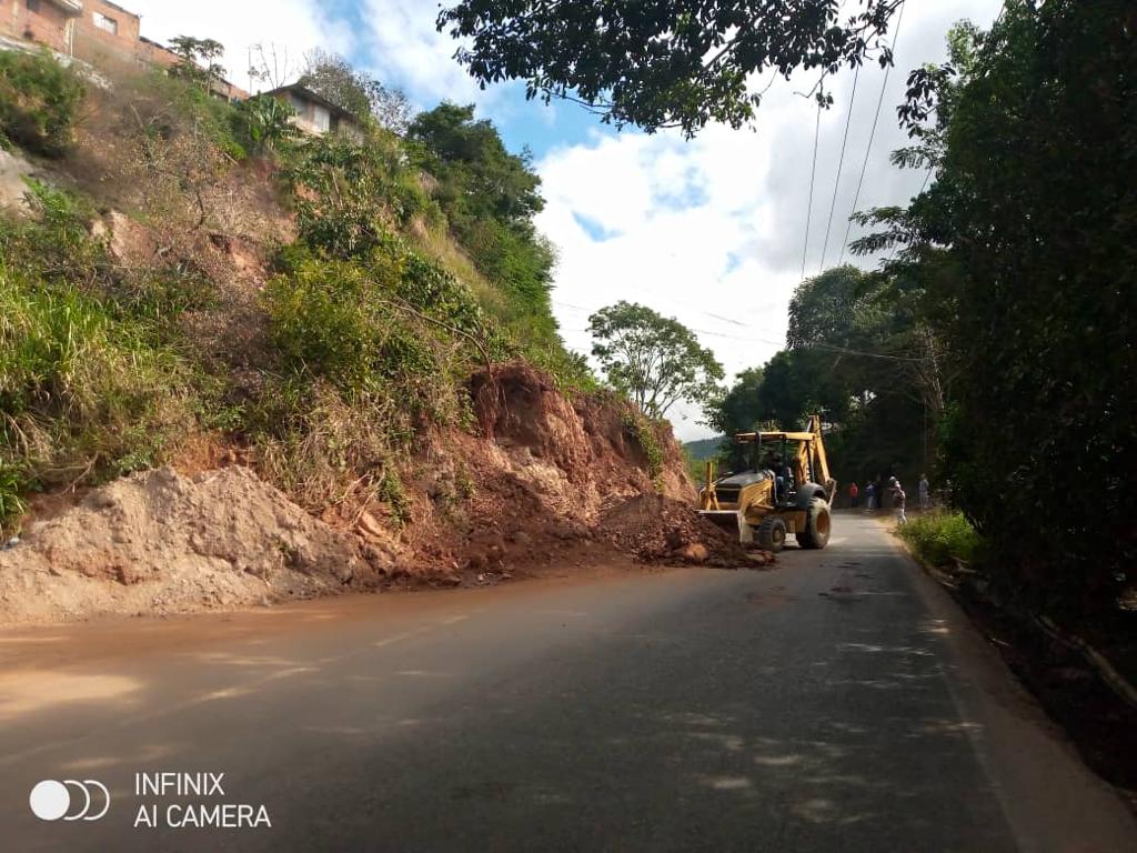 Inician remoción del derrumbe del KM 38 de la Panamericana