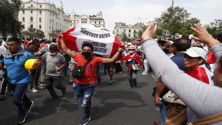 Obispos peruanos urgen al Congreso dar una «solución inmediata» a la crisis