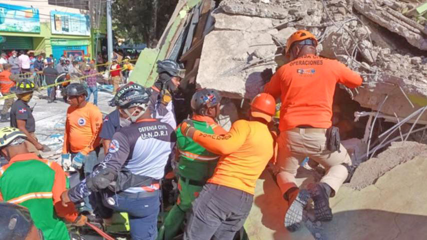 Varias personas atrapadas al derrumbarse un edificio en República Dominicana