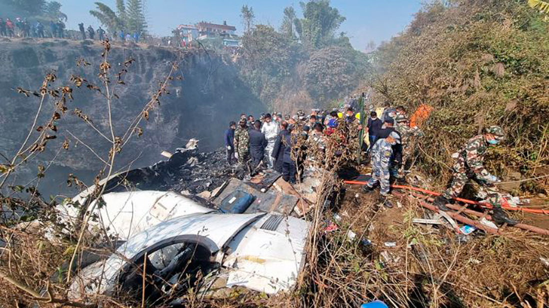 Se estrella un avión con 72 personas a bordo en Nepal