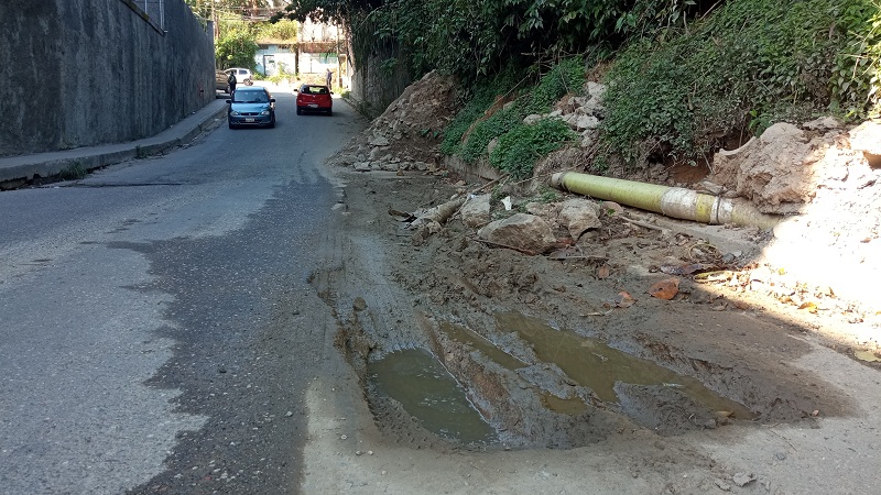 <strong>Escombros regados en la vía entorpecen el paso en Carrizal</strong>