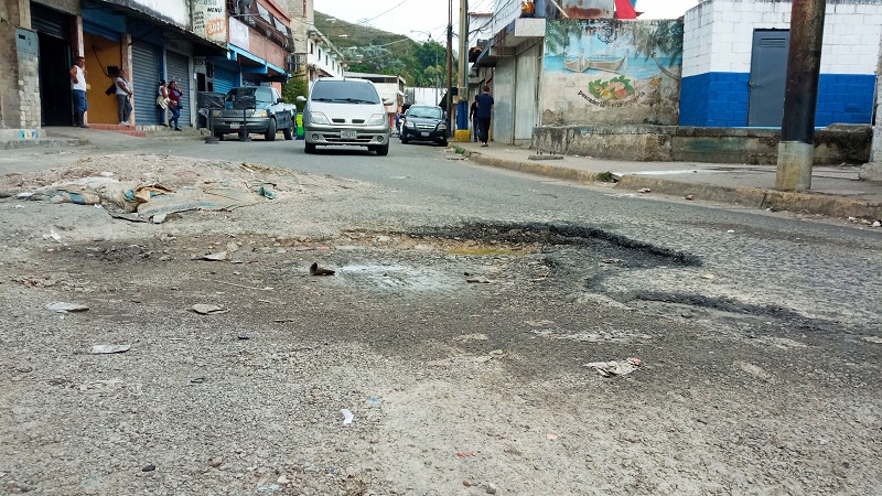 “El mal estado de las calle afecta a los clientes”