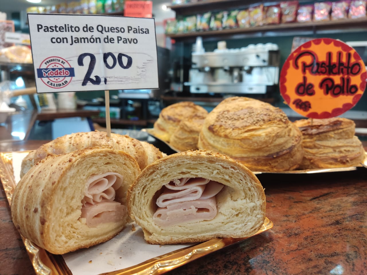 Ofertan pastelitos a buenos precios en Hiper Modelo