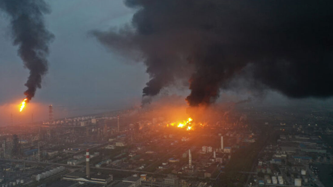 Gran incendio tras explosión en una planta química en China
