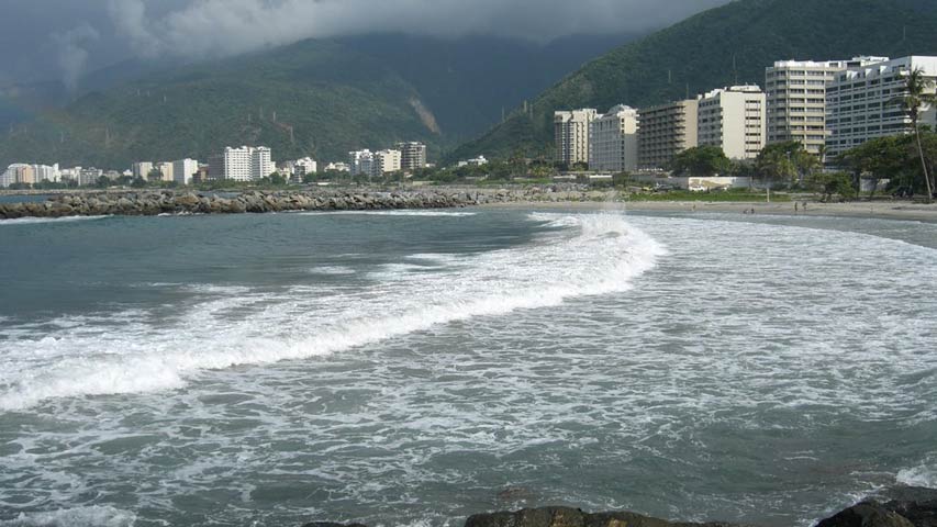 Falleció menor por inmersión en playa Los Cocos