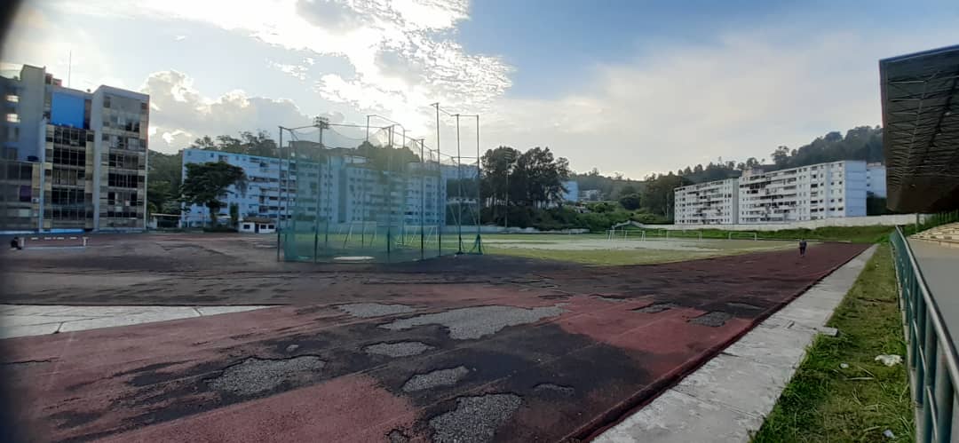 Gobernación promete rehabilitar el Polideportivo en 2023