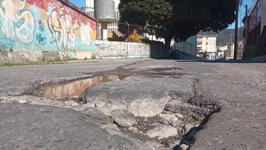<strong>Mega hueco afecta a vecinos de La Estrella</strong>