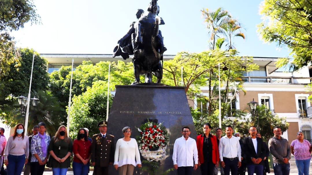 Con ofrenda viva celebran Día del Maestro en Guaicaipuro