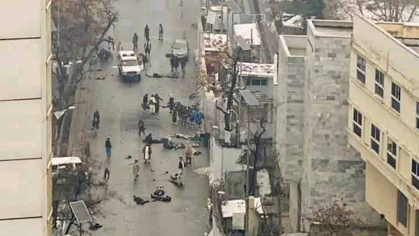 Al menos 20 muertos deja ataque frente a Cancillería afgana