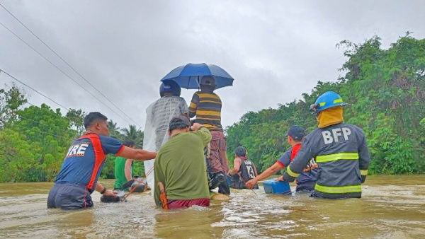 Lluvias dejan al menos diez muertos en Filipinas