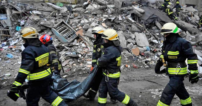 Bombardeo en Dnipró sube a 40 muertos