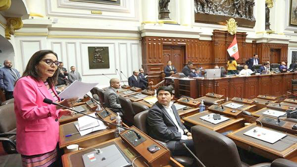 Congreso peruano aplaza votación sobre adelanto de elecciones