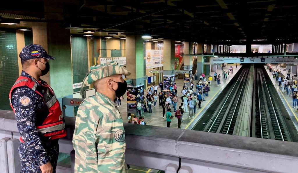 Cuerpos de seguridad se mantienen desplegados en estaciones del Metro