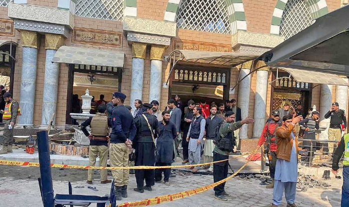 28 muertos y unos 150 heridos en ataque en mezquita en Pakistán
