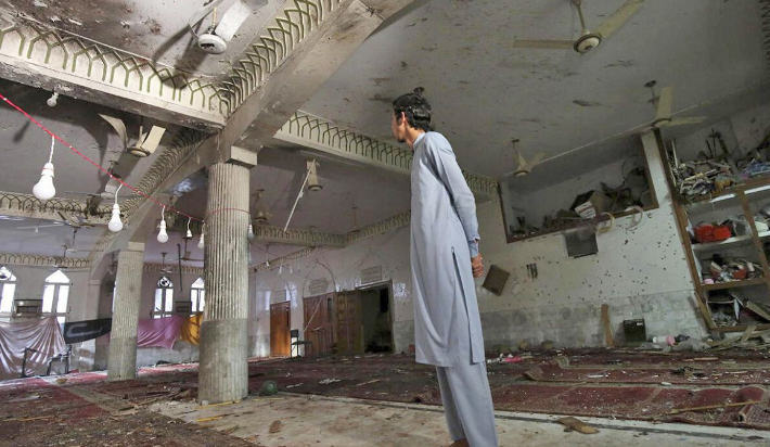 Al menos 95 muertos en atentado suicida contra mezquita en Pakistán